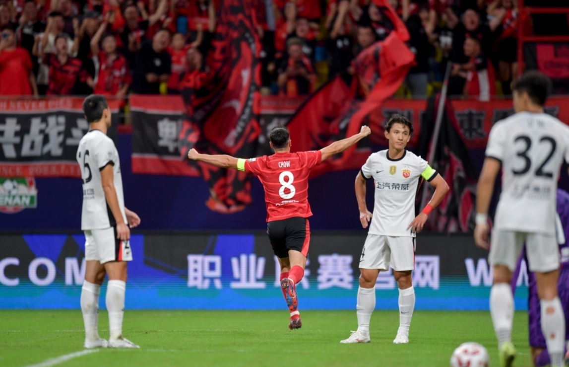 pg游戏官网登录入口-外援铁卫独造3球，费利佩双响！蓉城4-1大胜海港，送申花大礼包